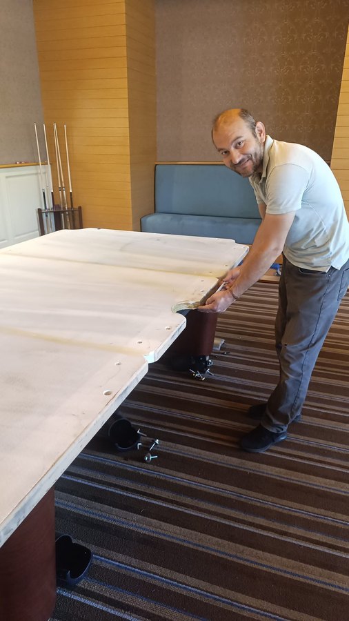 Bilardo ustası servis işlemi
